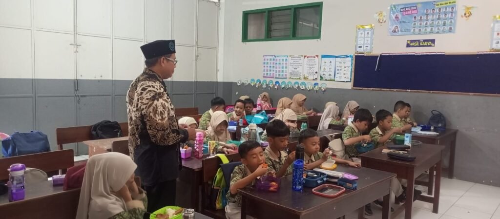 Menguatkan Literasi, Adaptasi, dan Kebersamaan melalui Kegiatan Hari Keempat MATAMUDA