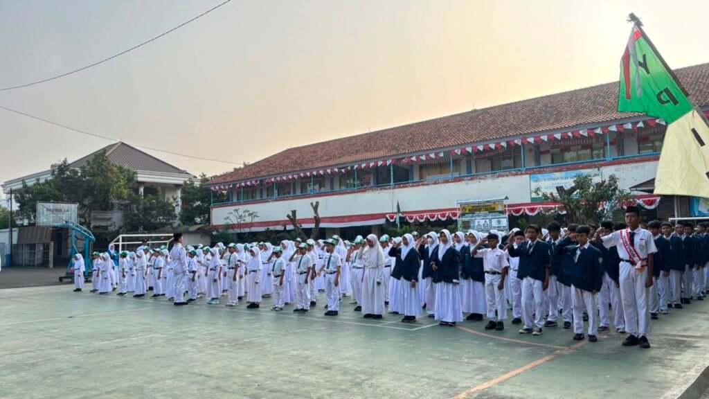 Upacara HUT ke-81 Kemerdekaan Republik Indonesia dan Pengumuman Pemenang Lomba di MI Madarijut Thalibin